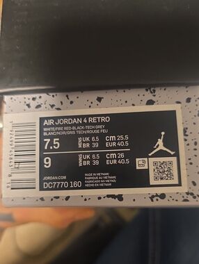 Jordan Air Jordan 4 Retro White/Fire Red/Black/Tech Grey